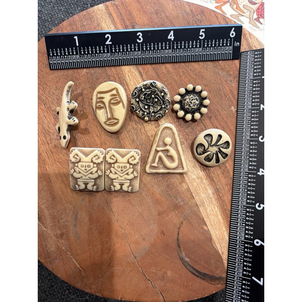 Vintage buttons poss made in Ecuador of nut material 8 buttons - Picture 7 of 9